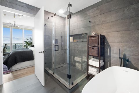Condo in Miami, Florida, 2 bedrooms № 2081201 - photo 16