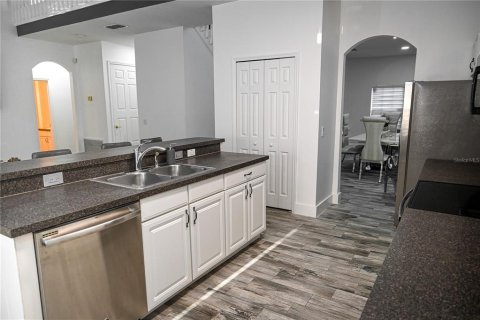 House in Kissimmee, Florida 5 bedrooms, 267.19 sq.m. № 2330633 - photo 8