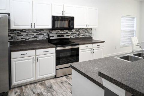 House in Kissimmee, Florida 5 bedrooms, 267.19 sq.m. № 2330633 - photo 16