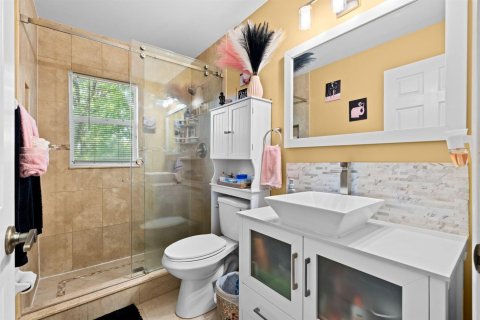 House in Lauderhill, Florida 4 bedrooms, 325.53 sq.m. № 2082921 - photo 30