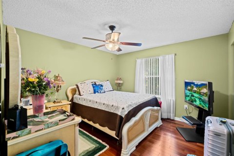 House in Lauderhill, Florida 4 bedrooms, 325.53 sq.m. № 2082921 - photo 24