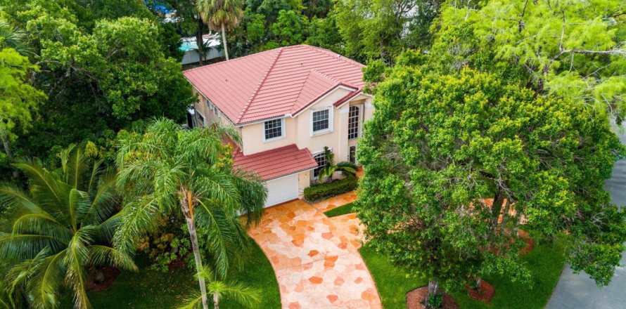 House in Lauderhill, Florida 4 bedrooms, 325.53 sq.m. № 2082921