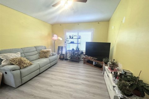 Купить виллу или дом в Виро-Бич, Флорида 3 спальни, 142.6м2, № 1980937 - фото 6