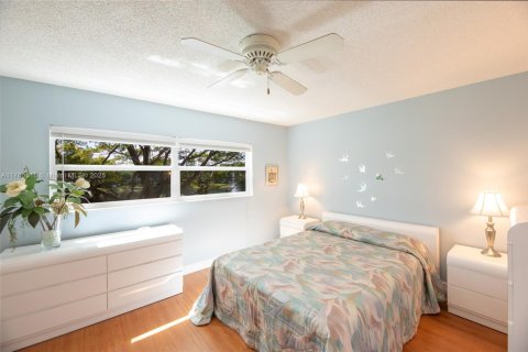 Condo in Lauderdale Lakes, Florida, 2 bedrooms  № 1892558 - photo 17