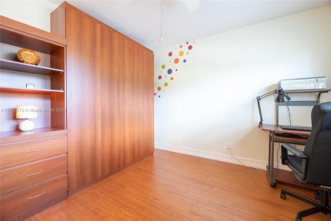 Condo in Lauderdale Lakes, Florida, 2 bedrooms  № 1892558 - photo 23