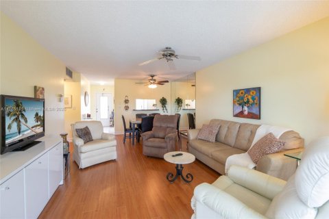 Condo in Lauderdale Lakes, Florida, 2 bedrooms  № 1892558 - photo 8