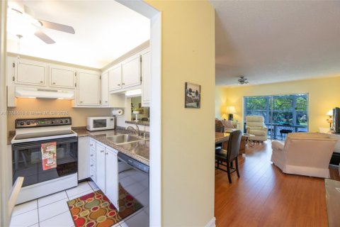 Condo in Lauderdale Lakes, Florida, 2 bedrooms  № 1892558 - photo 16