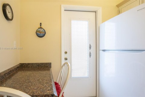 Condo in Lauderdale Lakes, Florida, 2 bedrooms  № 1892558 - photo 15