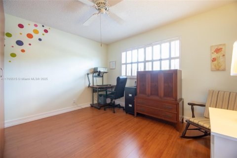 Condo in Lauderdale Lakes, Florida, 2 bedrooms  № 1892558 - photo 24