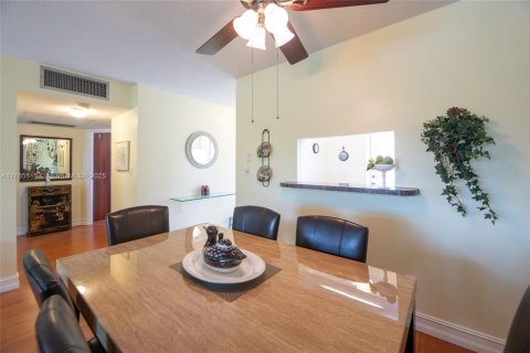 Condo in Lauderdale Lakes, Florida, 2 bedrooms  № 1892558 - photo 11