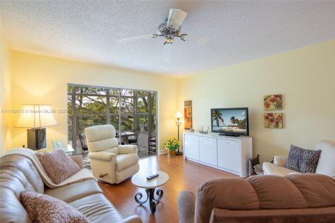 Condo in Lauderdale Lakes, Florida, 2 bedrooms  № 1892558 - photo 7