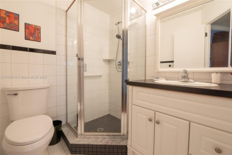 Condo in Lauderdale Lakes, Florida, 2 bedrooms  № 1892558 - photo 25