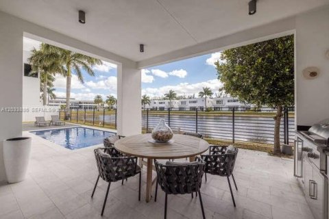 Casa en alquiler en Doral, Florida, 5 dormitorios, 429.95 m2 № 2085468 - foto 28