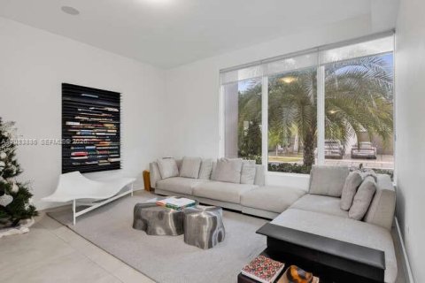 Casa en alquiler en Doral, Florida, 5 dormitorios, 429.95 m2 № 2085468 - foto 5
