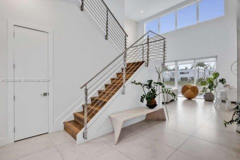 Casa en alquiler en Doral, Florida, 5 dormitorios, 429.95 m2 № 2085468 - foto 3
