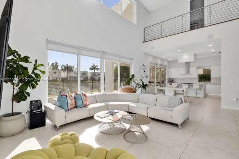 Casa en alquiler en Doral, Florida, 5 dormitorios, 429.95 m2 № 2085468 - foto 11