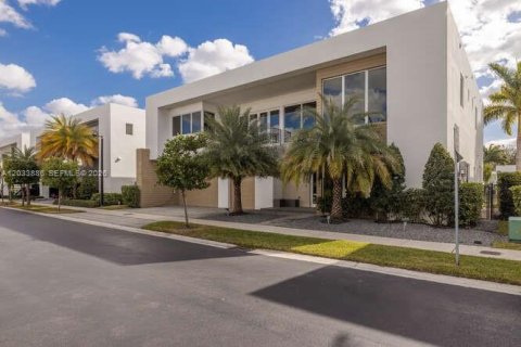 Casa en alquiler en Doral, Florida, 5 dormitorios, 429.95 m2 № 2085468 - foto 2
