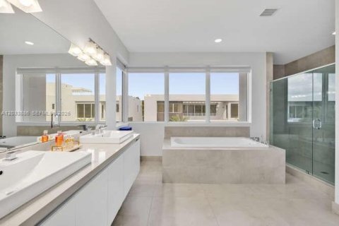 Casa en alquiler en Doral, Florida, 5 dormitorios, 429.95 m2 № 2085468 - foto 16