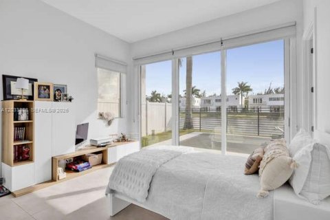 Casa en alquiler en Doral, Florida, 5 dormitorios, 429.95 m2 № 2085468 - foto 24