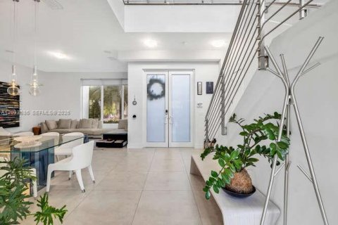 Casa en alquiler en Doral, Florida, 5 dormitorios, 429.95 m2 № 2085468 - foto 4