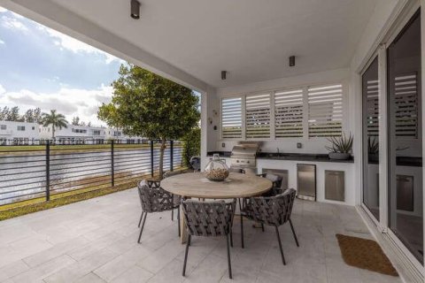 Casa en alquiler en Doral, Florida, 5 dormitorios, 429.95 m2 № 2085468 - foto 30