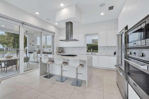 Casa en alquiler en Doral, Florida, 5 dormitorios, 429.95 m2 № 2085468 - foto 9