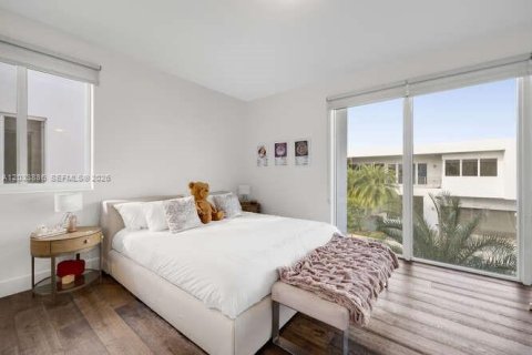 Casa en alquiler en Doral, Florida, 5 dormitorios, 429.95 m2 № 2085468 - foto 18