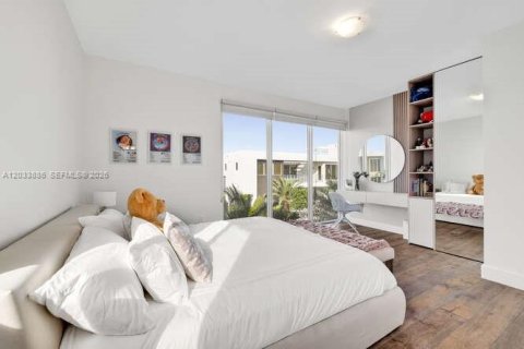 Casa en alquiler en Doral, Florida, 5 dormitorios, 429.95 m2 № 2085468 - foto 19