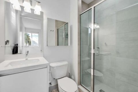 Casa en alquiler en Doral, Florida, 5 dormitorios, 429.95 m2 № 2085468 - foto 23