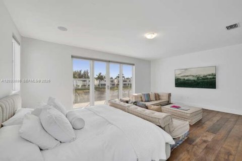Casa en alquiler en Doral, Florida, 5 dormitorios, 429.95 m2 № 2085468 - foto 13