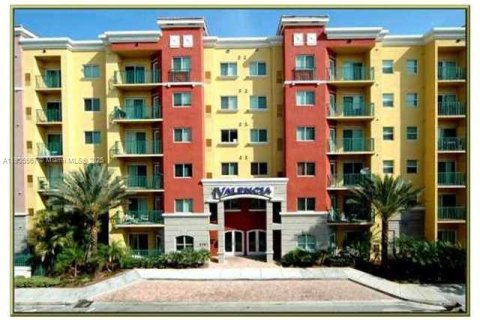 Condo in South Miami, Florida, 3 bedrooms  № 1955991 - photo 1