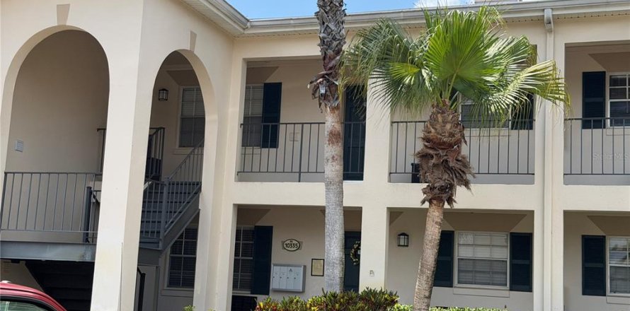 Condominio en Tampa, Florida, 2 dormitorios  № 2167338