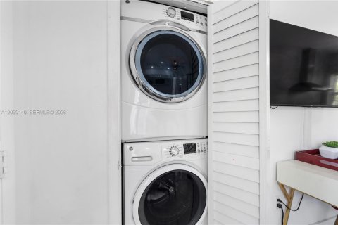 Appartement à louer à Miami, Floride: 2 chambres, 260.68 m2 № 2085644 - photo 7