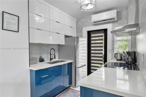 Appartement à louer à Miami, Floride: 2 chambres, 260.68 m2 № 2085644 - photo 22