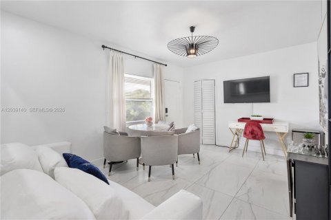 Appartement à louer à Miami, Floride: 2 chambres, 260.68 m2 № 2085644 - photo 10