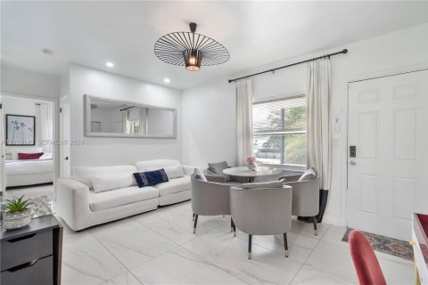 Appartement à louer à Miami, Floride: 2 chambres, 260.68 m2 № 2085644 - photo 9