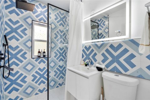 Appartement à louer à Miami, Floride: 2 chambres, 260.68 m2 № 2085644 - photo 13