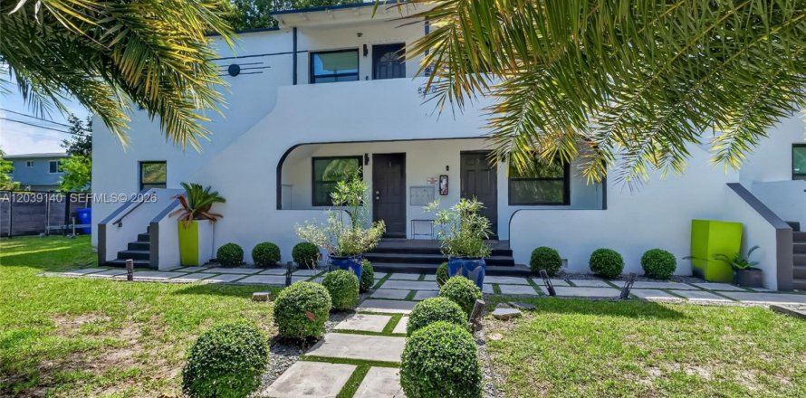 Appartement à Miami, Floride 2 chambres, 260.68 m2 № 2085644