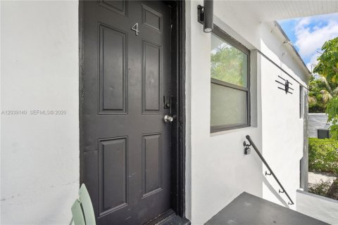 Appartement à louer à Miami, Floride: 2 chambres, 260.68 m2 № 2085644 - photo 5