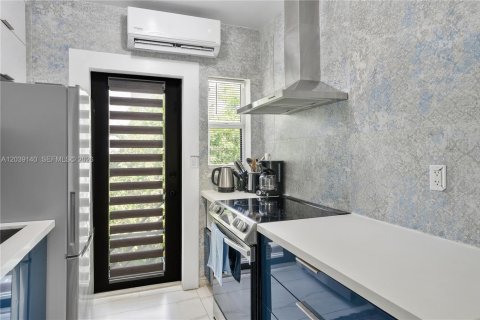 Appartement à louer à Miami, Floride: 2 chambres, 260.68 m2 № 2085644 - photo 23