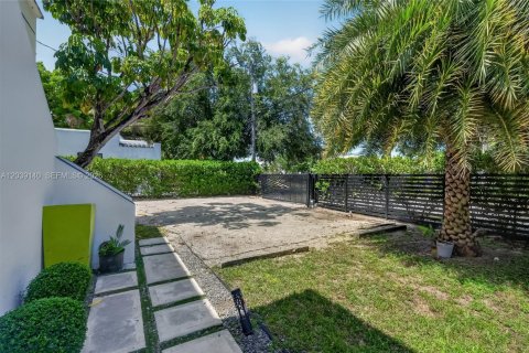 Appartement à louer à Miami, Floride: 2 chambres, 260.68 m2 № 2085644 - photo 25