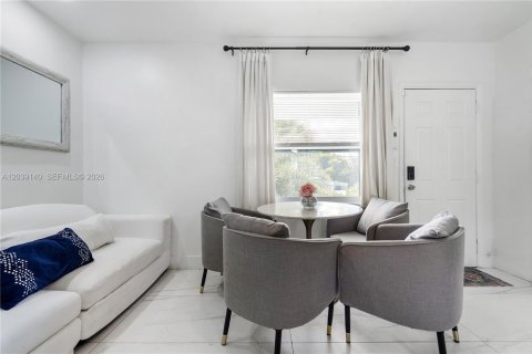 Appartement à louer à Miami, Floride: 2 chambres, 260.68 m2 № 2085644 - photo 19