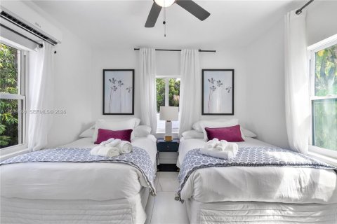 Appartement à louer à Miami, Floride: 2 chambres, 260.68 m2 № 2085644 - photo 17