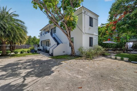 Appartement à louer à Miami, Floride: 2 chambres, 260.68 m2 № 2085644 - photo 4