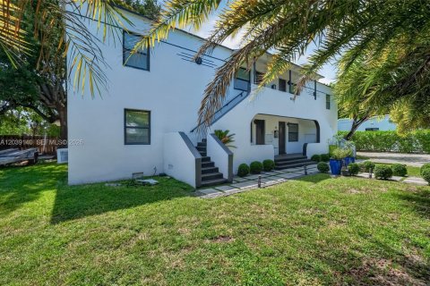 Appartement à louer à Miami, Floride: 2 chambres, 260.68 m2 № 2085644 - photo 3