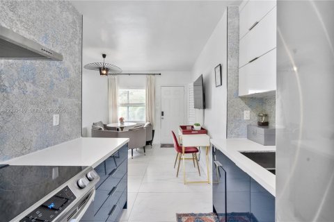 Appartement à louer à Miami, Floride: 2 chambres, 260.68 m2 № 2085644 - photo 24