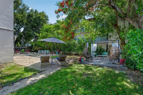 Appartement à louer à Miami, Floride: 2 chambres, 260.68 m2 № 2085644 - photo 27
