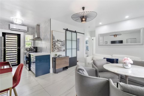 Appartement à louer à Miami, Floride: 2 chambres, 260.68 m2 № 2085644 - photo 8