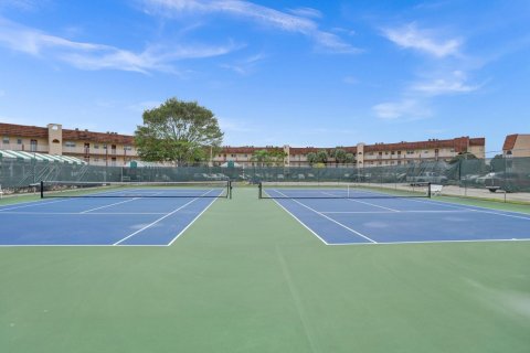 Condo in Sunrise, Florida, 1 bedroom  № 927879 - photo 1