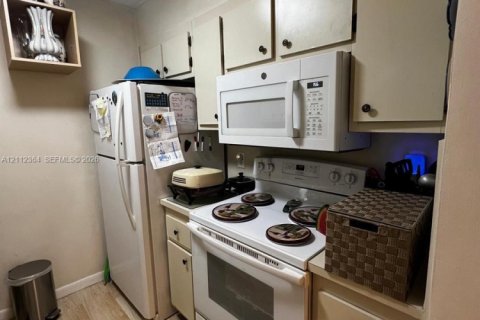 Copropriété à louer à Pembroke Pines, Floride: 2 chambres, 74.51 m2 № 2432540 - photo 7